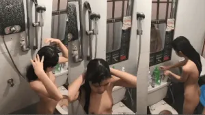 Quay lén em hàng xóm múp rụp đang tắm